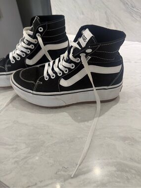 Vans Sk8-Hi Platform Black & White High-Top Sneakers size 7
